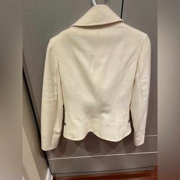 DKNY cream jacket size 8. This jacket has been worn but In excellent condition. - Picture 4 of 6